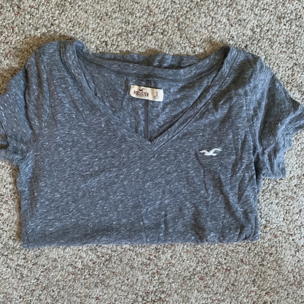 Hollister v-neck T-shirt